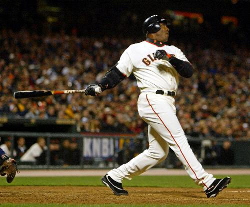 San Francisco Giants Outfielder Barry Bonds swings at a pitch.