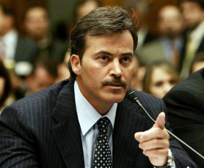 Rafael Palmeiro at the BALCO trial points as he swears he never took steroids in his life.